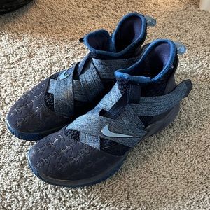 Nike Lebron Soldier XII